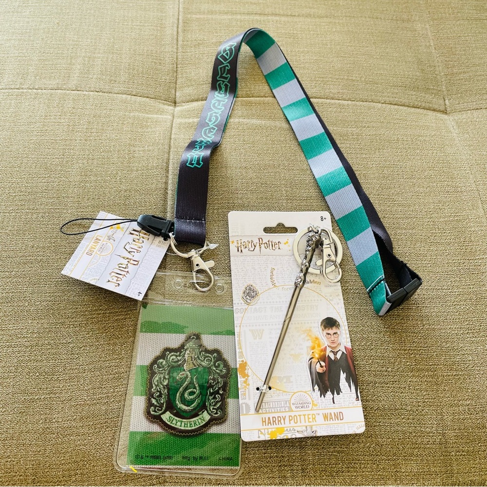Harry Potter Slytherin Lanyard and Wand Keychain Set